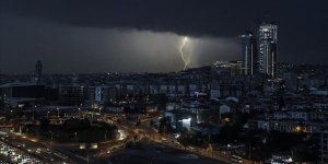 İstanbul'da kuvvetli sağanak ve fırtına etkili oluyor