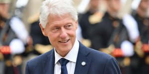 Eski ABD Başkanı Clinton hastanede tedavi görüyor