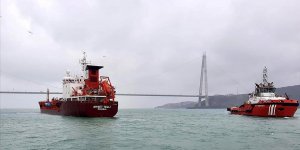 İstanbul Boğazı'nda gemi trafiği, arızalanan tanker nedeniyle askıya alındı