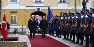 Bakan Akar Bosna Hersek Savunma Bakanlığında askeri törenle karşılandı