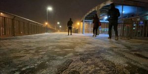 İstanbul'un bazı ilçelerinde kar yağışı aralıklarla devam ediyor