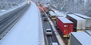 Anadolu Otoyolu'nun Bolu kesiminde zincirleme trafik kazalarında 10 kişi yaralandı