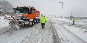 "446 kar mücadele merkezinde 12 bin 645 personel ile kar mücadelesi çalışmaları yürütülmekte"