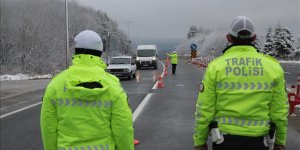 EGM'nin kış lastiği denetimlerinde 402 araç trafikten men edildi