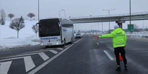 Yolcu otobüslerinin Bolu Dağı'ndan İstanbul yönüne geçişine izin verilmiyor