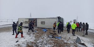 Yozgat'ta yolcu otobüsü devrildi, 1 kişi öldü, 34 kişi yaralandı