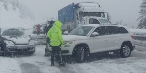 Antalya-Konya kara yolunda kar yağışı ulaşımı aksatıyor