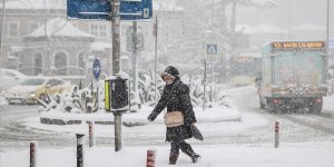 İstanbul'un bazı ilçelerinde yoğun kar yağışı başladı