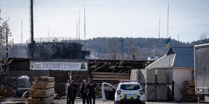 Rusya'nın Lviv kentinde füzelerle vurduğu yakıt deposundaki yangın söndürüldü