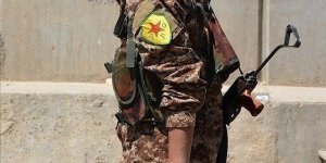 YPG/PKK, Deyrizor'da sivilleri alıkoyarak bazı evleri ateşe verdi