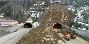 Heyelan sonrası Bolu Dağı Tüneli'nde yol açma çalışmaları sürüyor