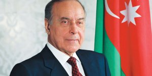 Azerbaycan'ın mimarı Haydar Aliyev doğumunun 99. yılında anılıyor