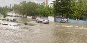 Kırşehir ile Kayseri'nin Yahyalı ilçesinde sağanak sele neden oldu