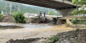 Düzce'de sele kapılan operatörün bulunması için çalışma başlatıldı