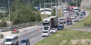 Bayram tatili için erken yola çıkanlar otoyolda yoğunluk oluşturdu