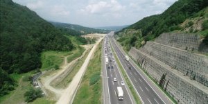 Anadolu Otoyolu'nun Düzce ve Bolu kesiminde bayram trafiği devam ediyor