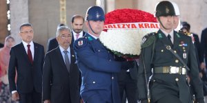 Malezya Kralı Sultan Abdullah Şah, Anıtkabir'i ziyaret etti