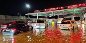 Kapıkule Gümrük Sahası'nı su bastı!