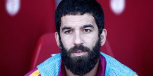 Arda Turan profesyonel futbolculuk kariyerini noktaladığını duyurdu