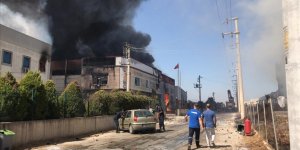 İzmir'de bir kozmetik fabrikasında yangın çıktı!