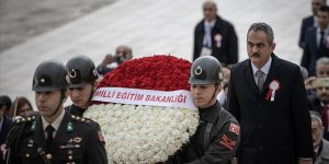 Milli Eğitim Bakanı Özer ve 81 ilden gelen öğretmenler Anıtkabir'i ziyaret etti