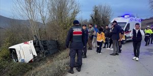 Bartın'da yolcu otobüsünün devrilmesi sonucu 40 kişi yaralandı