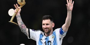 Arjantinli futbolcu Messi, milli formayı giymeye devam edecek