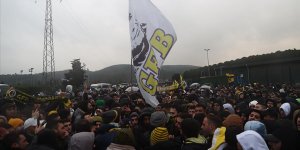 Fenerbahçe taraftarı, Riva'da TFF'yi protesto etti