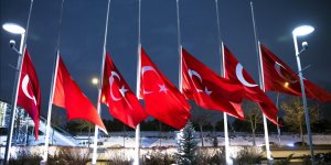 Milli yas ilanının ardından tüm Türkiye'de bayraklar yarıya indirildi