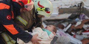 Hatay'da anne ve bebeği depremden 29 saat sonra enkazdan sağ çıkarıldı