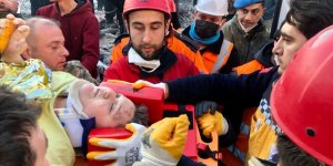 Hatay'da depremin 182'nci saatinde 12 yaşında bir çocuk enkazdan kurtarıldı