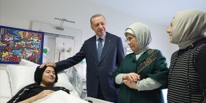 Cumhurbaşkanı Erdoğan Ankara Üniversitesi Tıp Fakültesi'nde tedavi gören depremzedeleri ziyaret etti