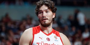 Milli Basketbolcu Cedi Osman'dan depremzede çocuklar için bağış çağrısı