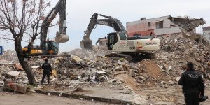 Hatay'da enkaz kaldırma çalışmaları sürüyor