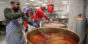 Türk Kızılay, depremin merkez üssü Pazarcık'ta 10 iftar çadırı kurdu