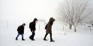 Bazı illerde kar yağışı nedeniyle eğitime ara verildi