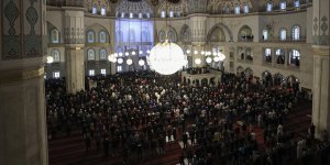 Ramazan Bayramı'nın ilk günü vatandaşlar camilere akın etti