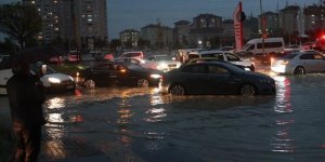 Başkent Ankara'da sağanak su baskınlarına neden oldu