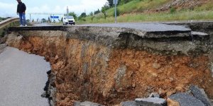 Muğla'da sağanak nedeniyle kara yolunda çökme oluştu