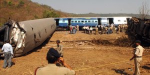 Hindistan'daki tren kazasında ölü sayısı 288'e yükseldi