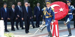 Cumhurbaşkanı Erdoğan, Azerbaycan Cumhurbaşkanı Aliyev tarafından resmi törenle karşılandı