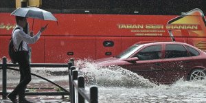 Başkentte sağanak su baskınlarına yol açtı