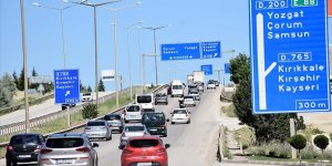 "Kilit kavşak" Kırıkkale'de bayram öncesi trafik yoğunluğu sürüyor