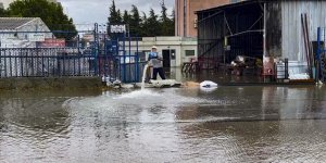 İstanbul'un bazı bölgelerinde sağanak su baskınlarına neden oldu