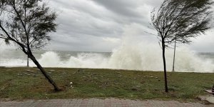 İstanbul Valisi Gül'den fırtınaya karşı tedbirli olunması uyarısı