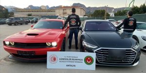 Gümrük muhafaza ekipleri 187 milyon liralık 15 kaçak lüks otomobile el koydu