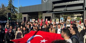 Marmara Üniversitesi öğrencileri şehit askerler için yürüdü