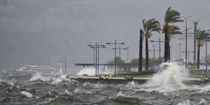 İzmir'de vapur seferleri hava muhalefeti nedeniyle iptal edildi