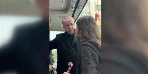 Cumhurbaşkanı Erdoğan, Denizli'de keman çalan öğrenci ile sohbet etti