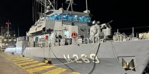 Türk mayın avlama gemileri TCG Anamur ve TCG Amasra Yunanistan'ın Pire Limanı'nda